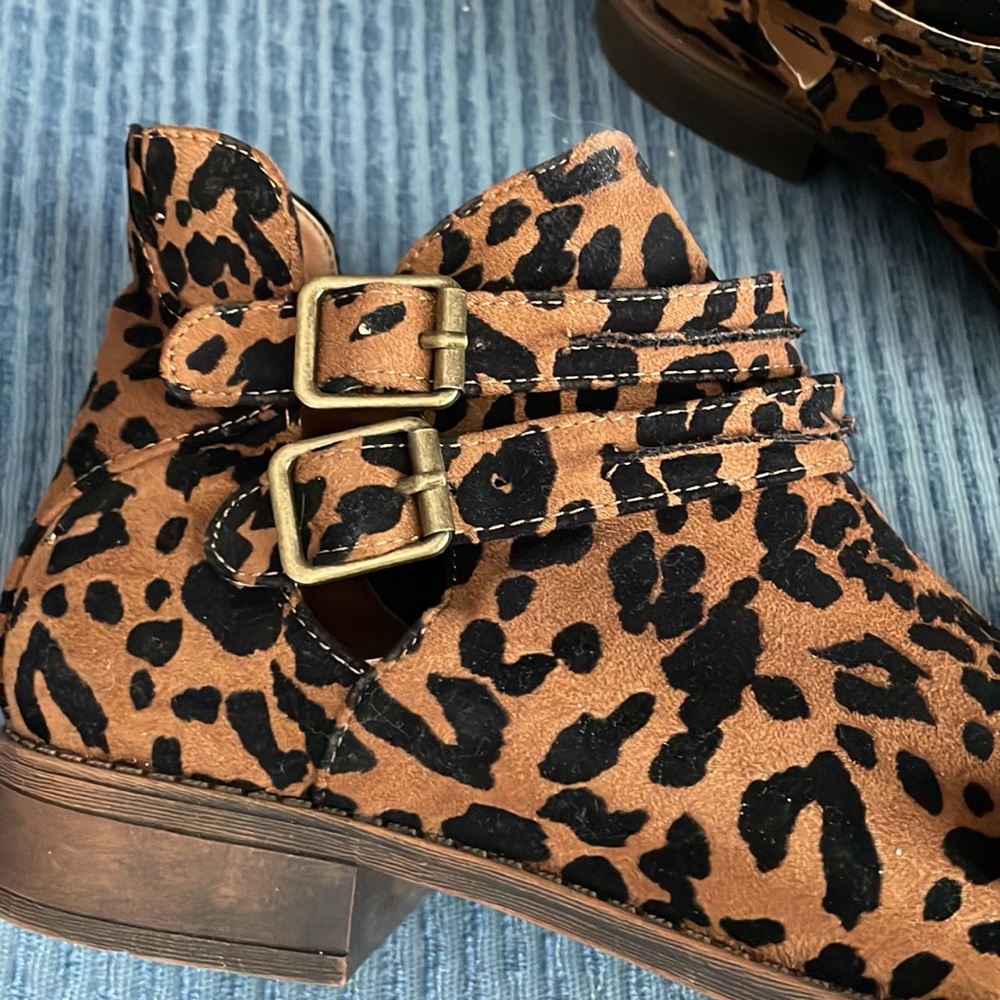 Boots - Picture 3 of 4